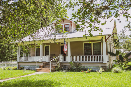 Antique Gem in Historic Cat Spring, TX - image 1