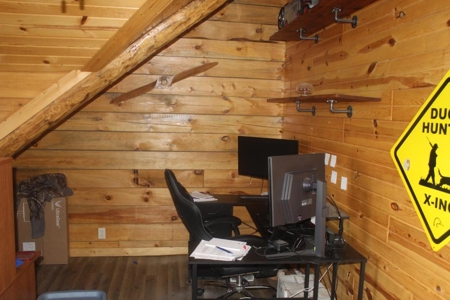 Amish-Built Log Home on Acreage For Sale in Milaca, MN - image 11