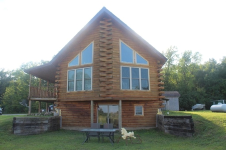 Amish-Built Log Home on Acreage For Sale in Milaca, MN - image 2