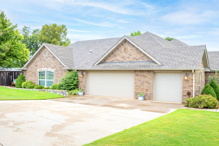 Home for Sale in Elk City OK with Pool | Fairway Estates - image 4