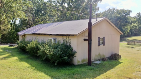 County Home with Outdoor Amenities on Acreage in Salem, Missouri - image 14