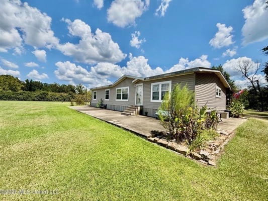 Secluded Riverfront Retreat on 7 Acres in Monticello MS