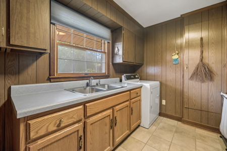 Brick Farmhouse with Acreage and Barn for Sale in Athens, TN - image 7