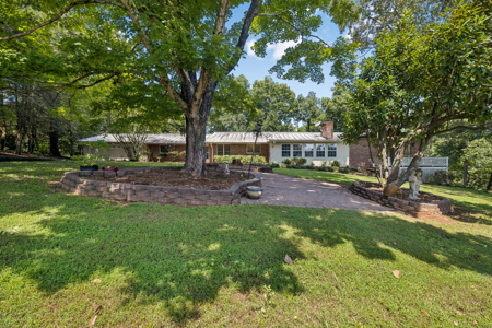 Brick Farmhouse with Acreage and Barn for Sale in Athens, TN - image 2