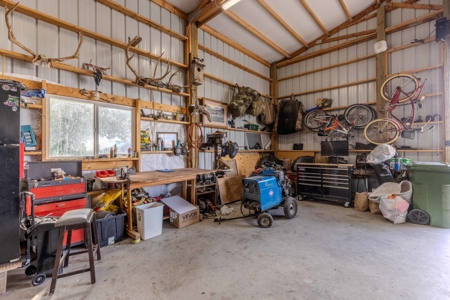 Eastern Oregon Greenhouse Acres Located Outside of Burns - image 35
