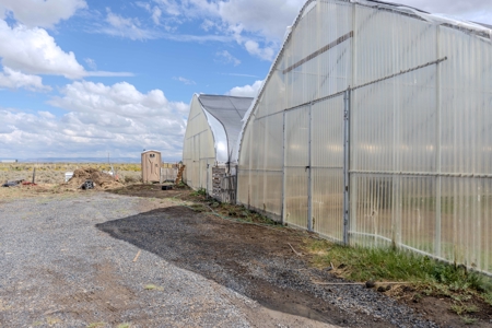 Eastern Oregon Greenhouse Acres Located Outside of Burns - image 6