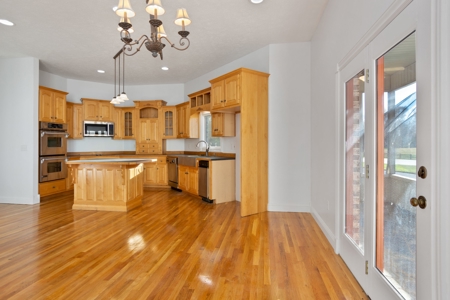 Home and 25.25+/- Acres Near Lake Cumberland in Albany, Kentucky - image 28
