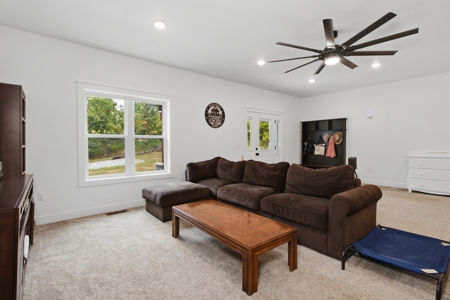 Custom Home in West Plains MO for Sale / 7 BR 4 BA on 4.23 Acres - image 6