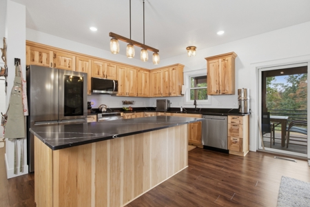 Custom Home in West Plains MO for Sale / 7 BR 4 BA on 4.23 Acres - image 7