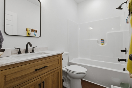 Custom Home in West Plains MO for Sale / 7 BR 4 BA on 4.23 Acres - image 27