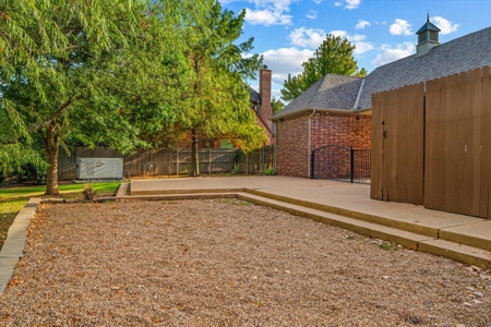 5-Bedroom Luxury Home for Sale in Edmond, OK | 3904 Creek Bend Rd - image 40