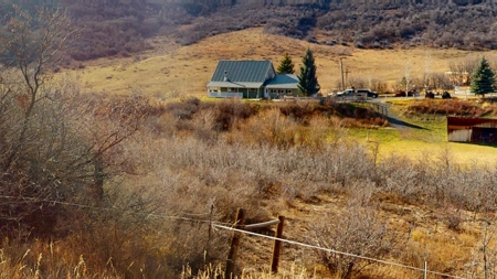 Mountain Home Year Round Access Great Hunting Location - image 31