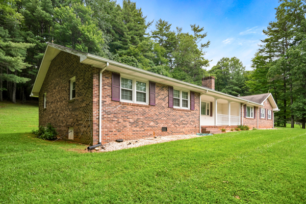 Country Home for Sale in Willis VA