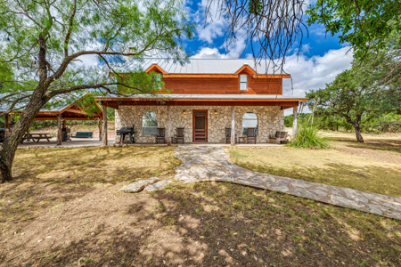 Dunbar Draw Ranch-First-Class Improvements, Exceptional Wildlife - image 4
