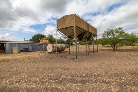 Dunbar Draw Ranch-First-Class Improvements, Exceptional Wildlife - image 46