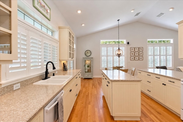 Exceptional Country Home On 20 Acres In Chiefland, Fl