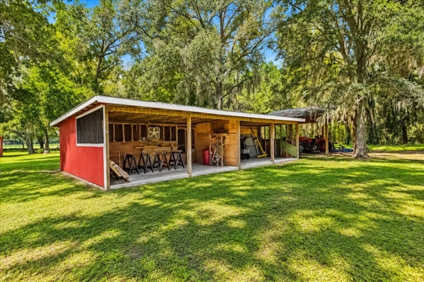 Exceptional Country Home On 20 Acres In Chiefland, Fl