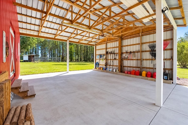 Exceptional Country Home On 20 Acres In Chiefland, Fl