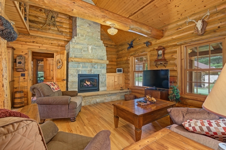 96.25-Acre Log Home, Pasture & Recreational Estate in Grant Cty - image 11