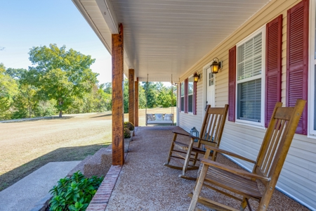 Country Home for Sale in Lewis County, Tennessee - image 2