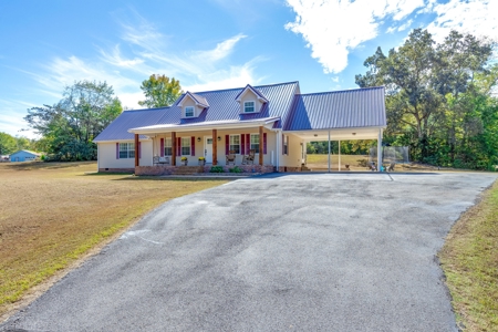 Country Home for Sale in Lewis County, Tennessee - image 4