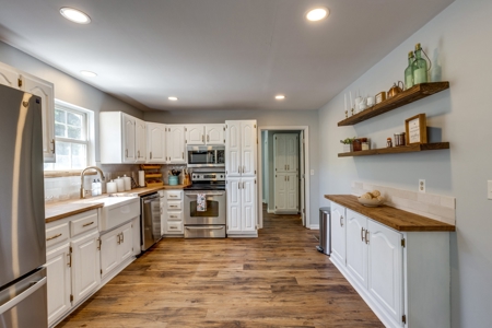 Country Home for Sale in Lewis County, Tennessee - image 17