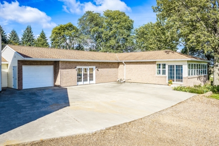 Private Acreage With Ranch-Style Home And Great Country View - image 2