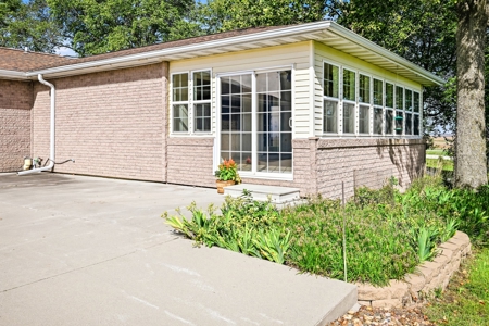 Private Acreage With Ranch-Style Home And Great Country View - image 3