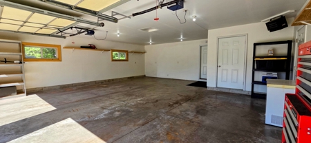 Wonderfully maintained newer home north of Millston - image 13