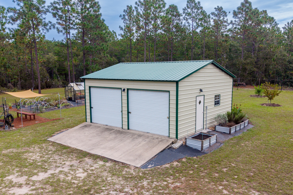 Home on Private 20 Acre Property In Williston, FL