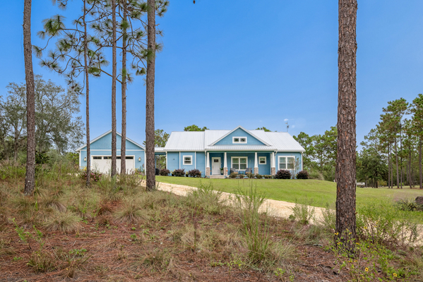 Home on Private 20 Acre Property In Williston, FL