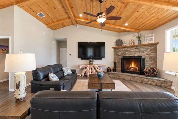 20 Acre Luxury Home With Heated Pool And Steel Barn In Trenton FL