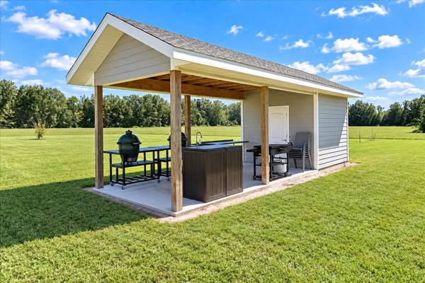 20 Acre Luxury Home With Heated Pool And Steel Barn In Trenton FL