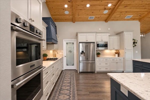 20 Acre Luxury Home With Heated Pool And Steel Barn In Trenton FL