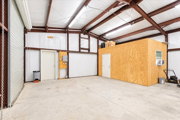 20 Acre Luxury Home With Heated Pool And Steel Barn In Trenton FL