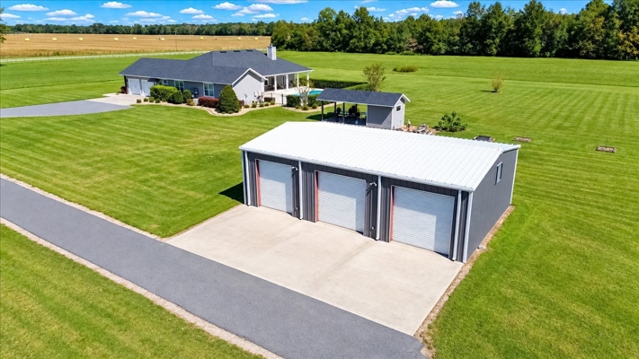 20 Acre Luxury Home With Heated Pool And Steel Barn In Trenton FL
