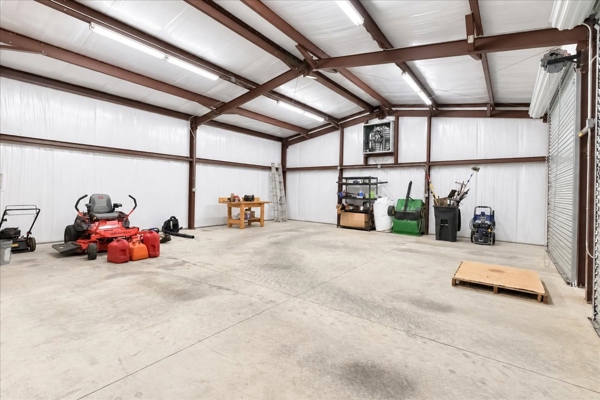 20 Acre Luxury Home With Heated Pool And Steel Barn In Trenton FL