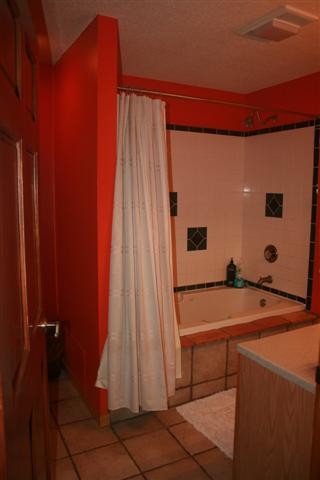 Has 3 Baths With Jacuzzi And 5 Showerheads