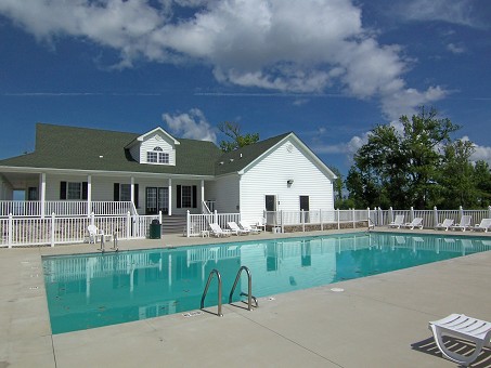 Pool And Clubhouse At The Shores At Lands End