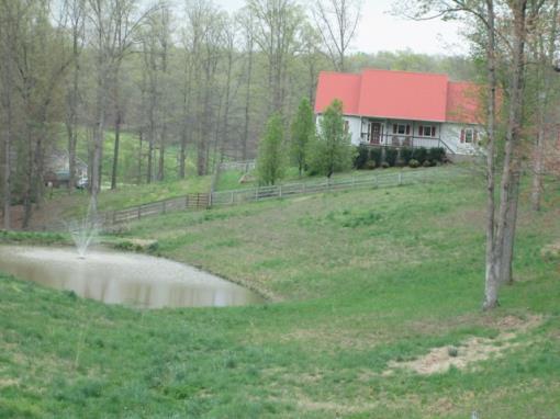 Beautiful Farmhouse In Santa Fe, Tn!!
