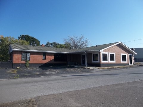 105 School St, Linden Tn 37096