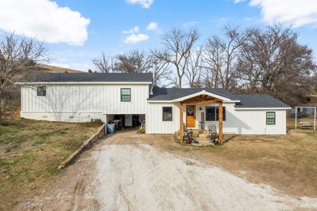 Oklahoma Cattle Ranch in Henryetta for Sale - image 2