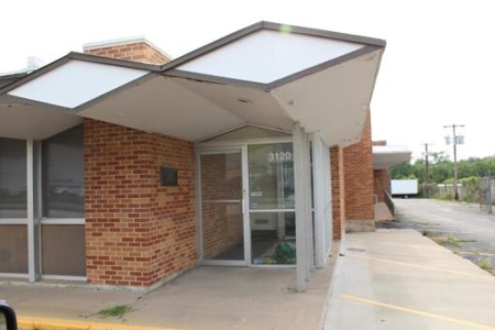 Commercial Industrial Building In Topeka, Ks - image 2