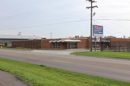 Commercial Industrial Building In Topeka, Ks - image 1