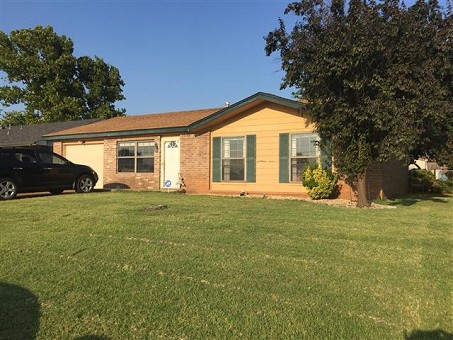 Home For Sale, Clinton, Ok With Swimming Pool