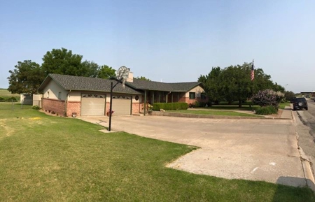 Online Only Auction Nice Home On A Golf Course - image 1