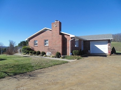 Brick Ranch In The Country for Sale at Absolute Auction! - image 1