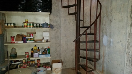 Close to Town & Amenities - Prepper Home! - image 3