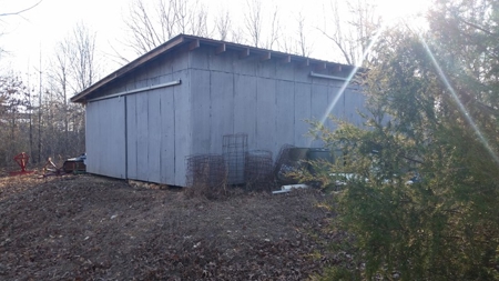 Close to Town & Amenities - Prepper Home! - image 7