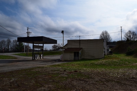 Store at Philpott Lake for Sale at Auction! - image 2
